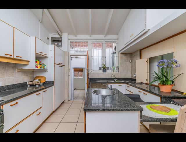 6 BEDROOM HOUSE SOLD IN WESTVILLE